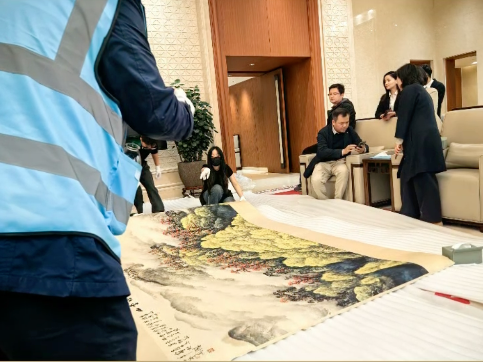艺术品搬运现场